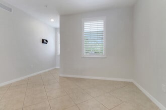 15126 Palmer Lake Cir in Naples, FL - Building Photo - Building Photo