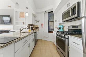 902 Willow Ave in Hoboken, NJ - Building Photo - Building Photo