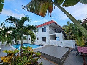 2201 NE 36th St in Lighthouse Point, FL - Building Photo - Building Photo