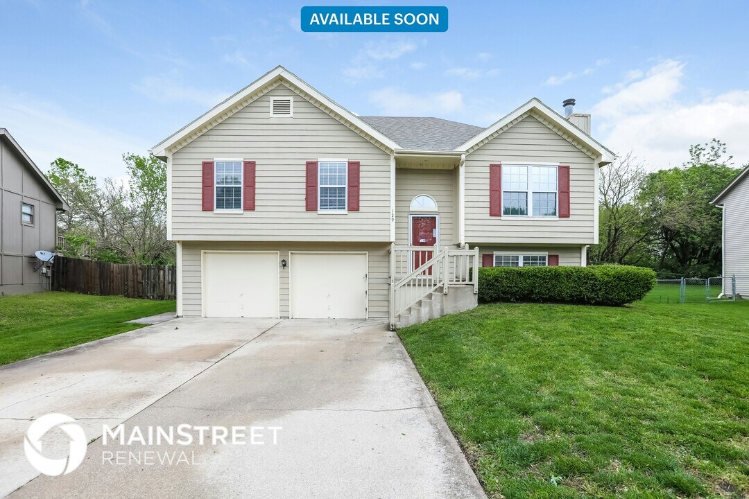 129 Apple Blossom Ct in Belton, MO - Building Photo