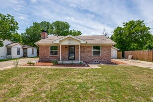 1926 Chiesa Rd in Rowlett, TX - Building Photo