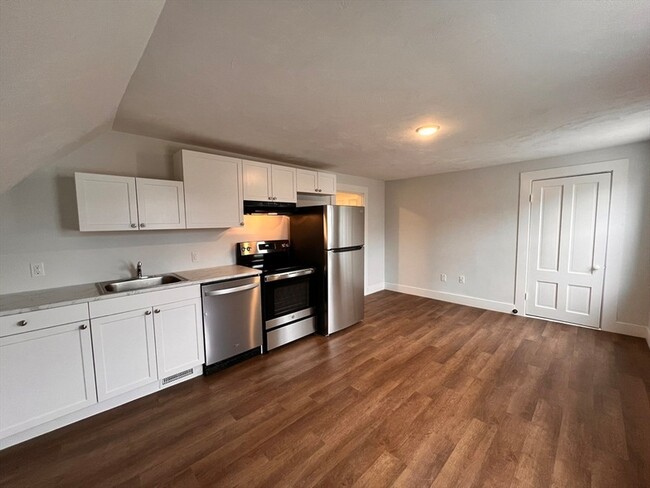 400 Court St, Unit 2 in Plymouth, MA - Building Photo - Building Photo