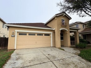 1146 Oatgrass Way in Los Banos, CA - Building Photo - Building Photo