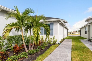 2064 Southeast Crosswood Way in Port St. Lucie, FL - Foto de edificio - Building Photo