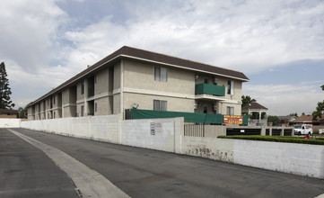 Wildwood Apartments in Anaheim, CA - Foto de edificio - Building Photo