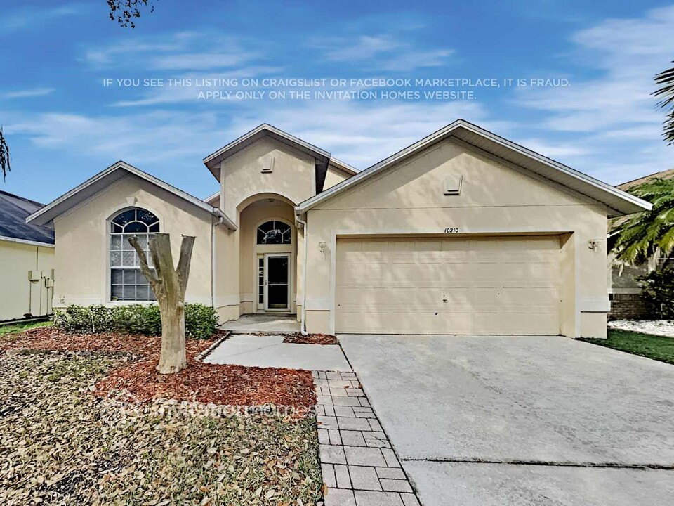 10210 Merrimac Manor Dr in Riverview, FL - Building Photo