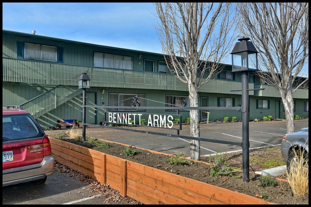 Bennett Arms Apartments in Medford, OR - Building Photo