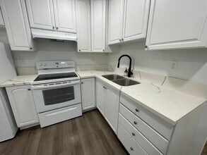 10661 Fern Ave in Stanton, CA - Foto de edificio - Building Photo