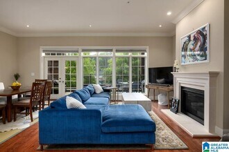 2936 Cahaba Village Pl in Mountain Brook, AL - Foto de edificio - Building Photo