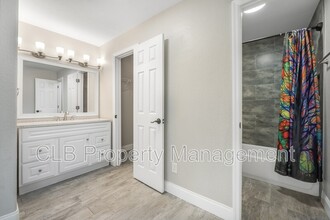 1006 Martin St in New Smyrna Beach, FL - Foto de edificio - Building Photo