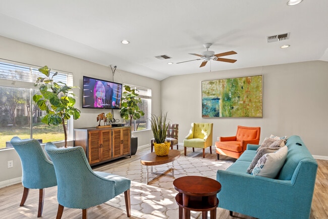 Peaks at Universal City in Universal City, TX - Building Photo - Lobby