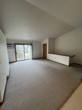 610 Creek Rd in West Bend, WI - Building Photo - Building Photo