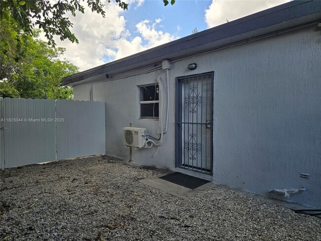 1230 NW 70th St in Miami, FL - Building Photo - Building Photo