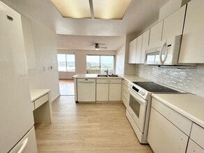 6337 Caminito Andreta in San Diego, CA - Building Photo - Building Photo