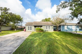 1714 N Avenue H in Freeport, TX - Foto de edificio - Building Photo