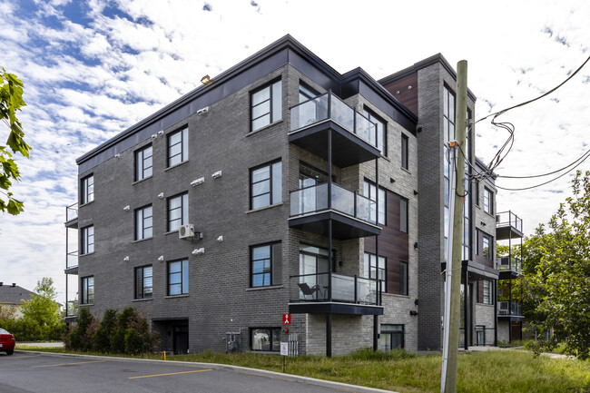 7000 Grande Allée in Longueuil, QC - Building Photo - Building Photo