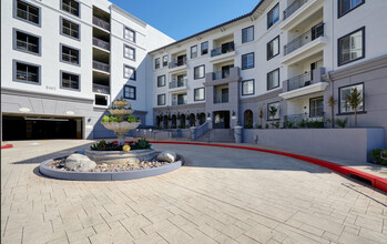 Regents Court in San Diego, CA - Building Photo - Building Photo