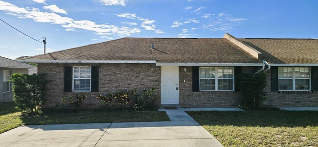 property at 1436 Thousand Roses Dr N