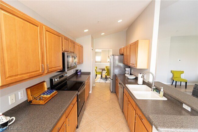 11660 Navarro Way in Ft. Myers, FL - Foto de edificio - Building Photo