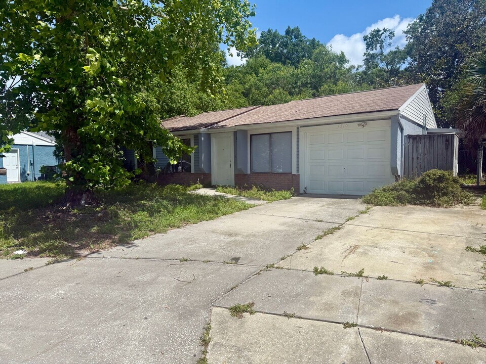 7510 Breezewood Ct in Port Richey, FL - Building Photo