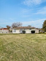 5672 Parchester Dr in St. Louis, MO - Building Photo