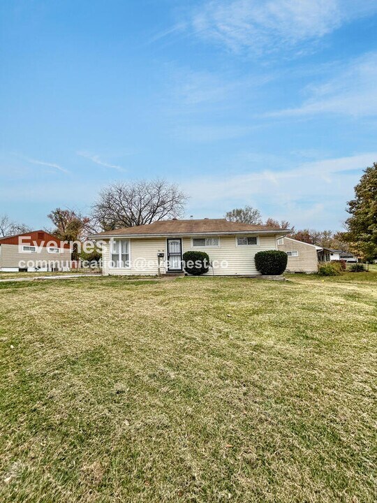 5672 Parchester Dr in St. Louis, MO - Building Photo