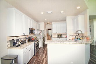 10403 Village Lake Dr in Missouri City, TX - Building Photo - Building Photo