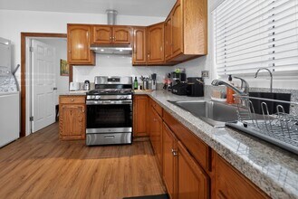 917 W 62nd Pl, Unit 917 in Los Angeles, CA - Foto de edificio - Building Photo