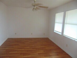 16506 Blackbeard Rd in Jamaica Beach, TX - Building Photo - Building Photo