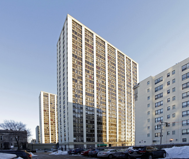 Lake View Towers in Chicago, IL - Building Photo - Building Photo