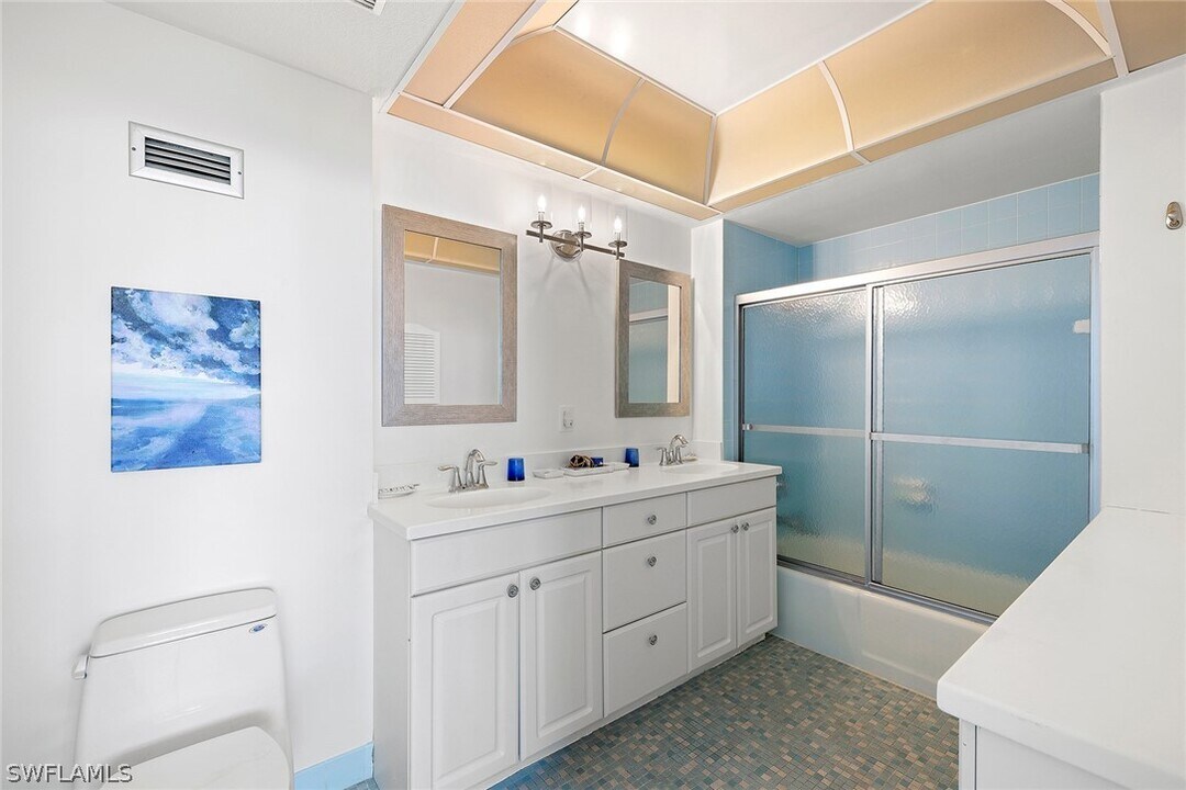 58 N Collier Blvd in Marco Island, FL - Building Photo