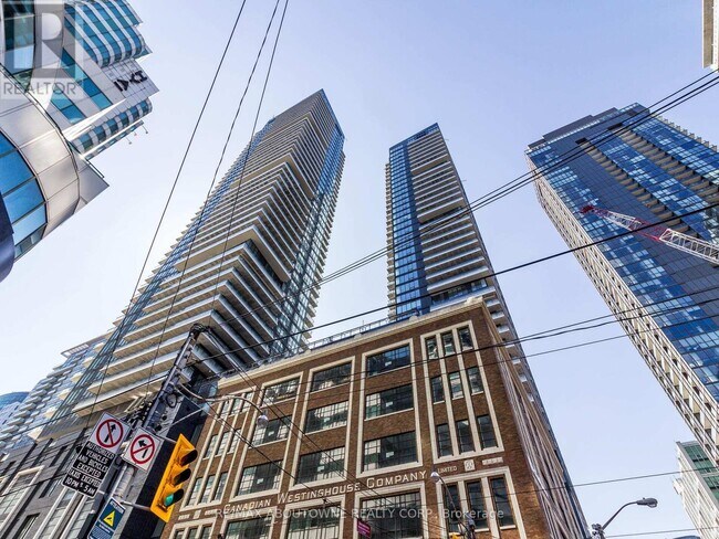 125-2125 Blue Jays Way in Toronto, ON - Building Photo - Building Photo