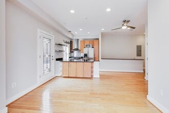 500 M St NW, Unit 3 in Washington, DC - Foto de edificio - Building Photo