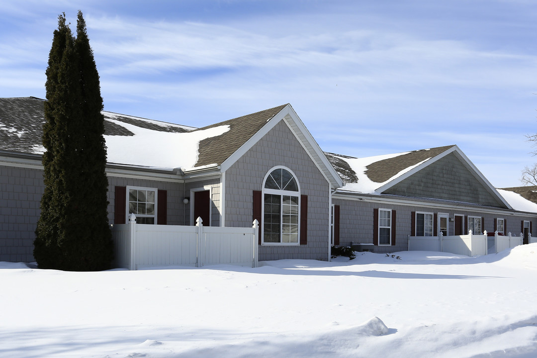 Plum Brook Villas West in Sandusky, OH - Building Photo