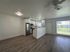 2436 Van Buren St in Hollywood, FL - Building Photo - Building Photo