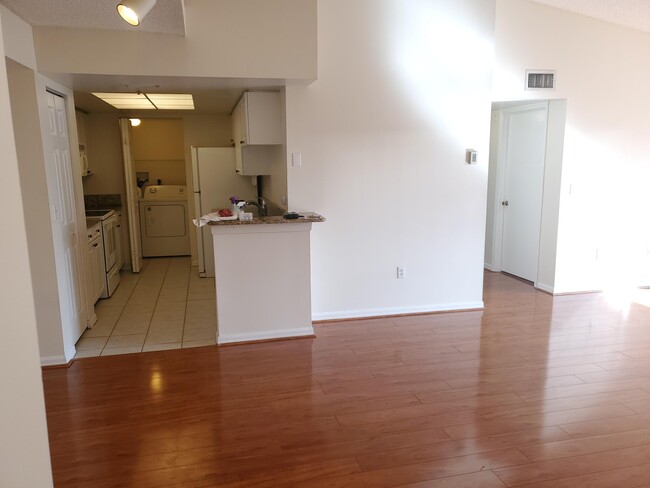 1300 Crestwood Ct S in Royal Palm Beach, FL - Foto de edificio - Building Photo