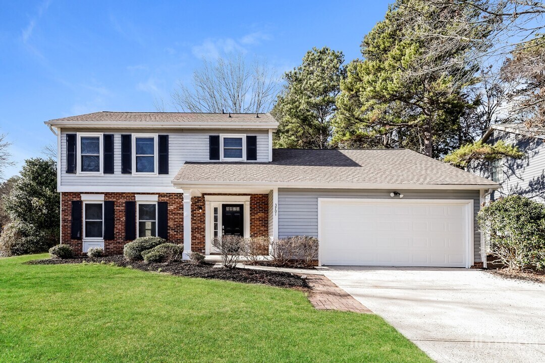 3701 Broad Oak Dr in Charlotte, NC - Building Photo