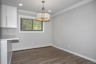 26 Perry St in Lindenhurst, NY - Building Photo - Building Photo