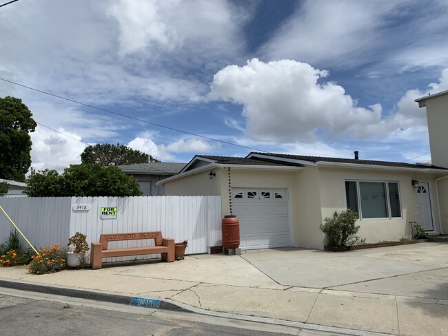 2418 Ripley Ave in Redondo Beach, CA - Foto de edificio - Building Photo