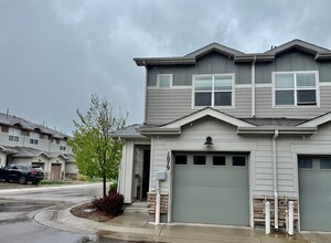 1079 Oak Cir in Lakewood, CO - Building Photo - Building Photo