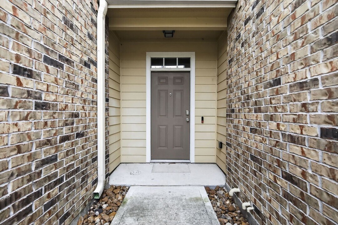 17019 Wilthorne Gardens Ct in Houston, TX - Building Photo