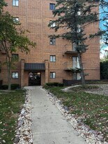 6020 Lake Bluff Dr in Tinley Park, IL - Building Photo