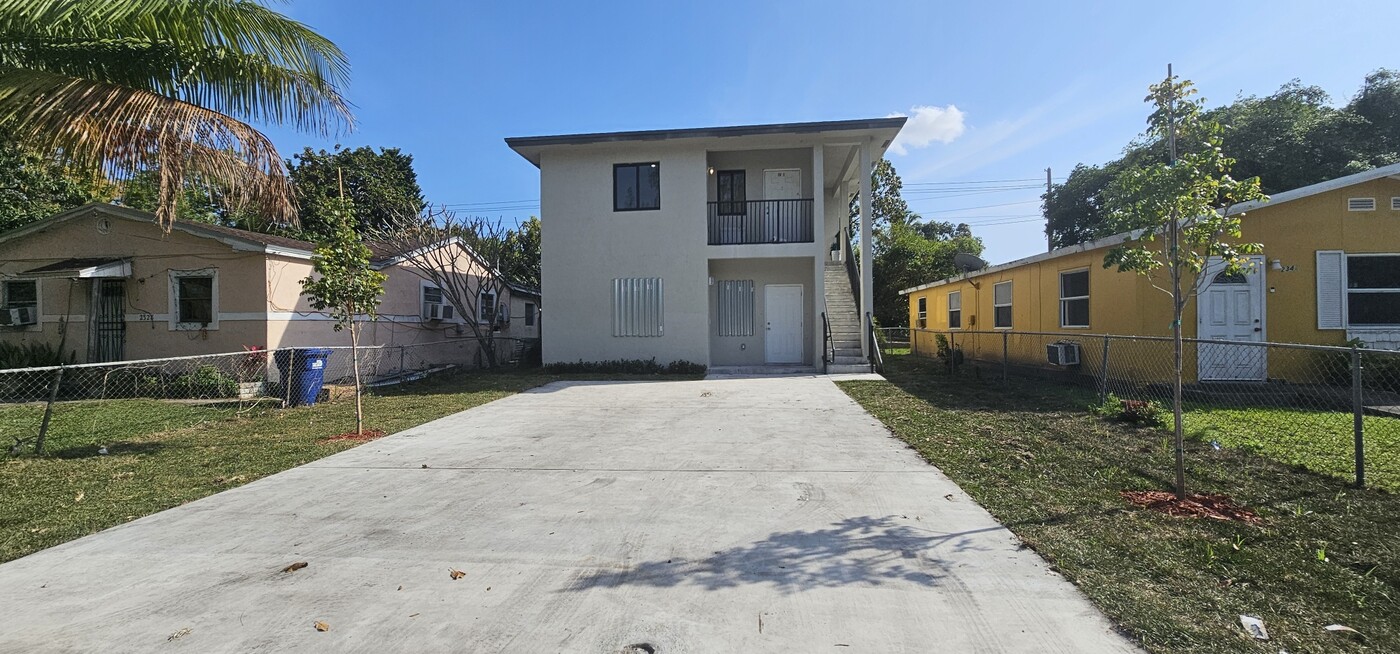 1970 NW 48th St in Miami, FL - Foto de edificio