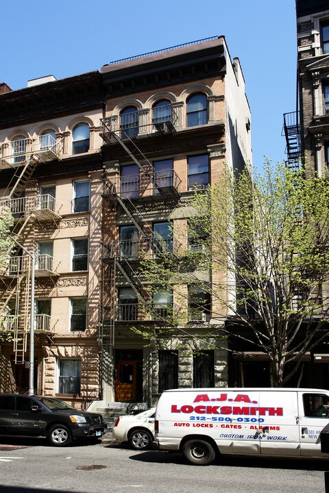 203 W 84th St in New York, NY - Building Photo