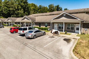 Dickson Gardens in Dickson, TN - Building Photo