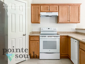 2425 E Johnson Ave in Pensacola, FL - Foto de edificio - Building Photo
