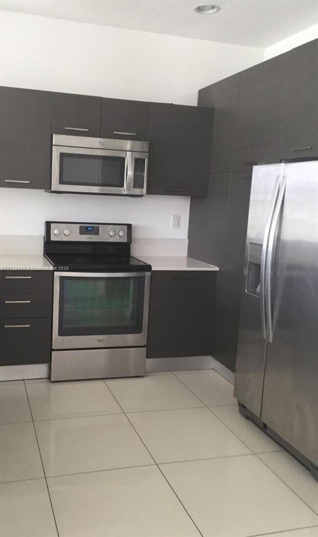 1370 NW 34th Way in Lauderhill, FL - Building Photo - Building Photo