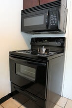 Rosewood Park Apartments in Elyria, OH - Foto de edificio - Building Photo