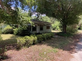 802 High St in Wildwood, FL - Building Photo