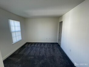 430 Giordano Ave in Sayreville, NJ - Building Photo - Building Photo